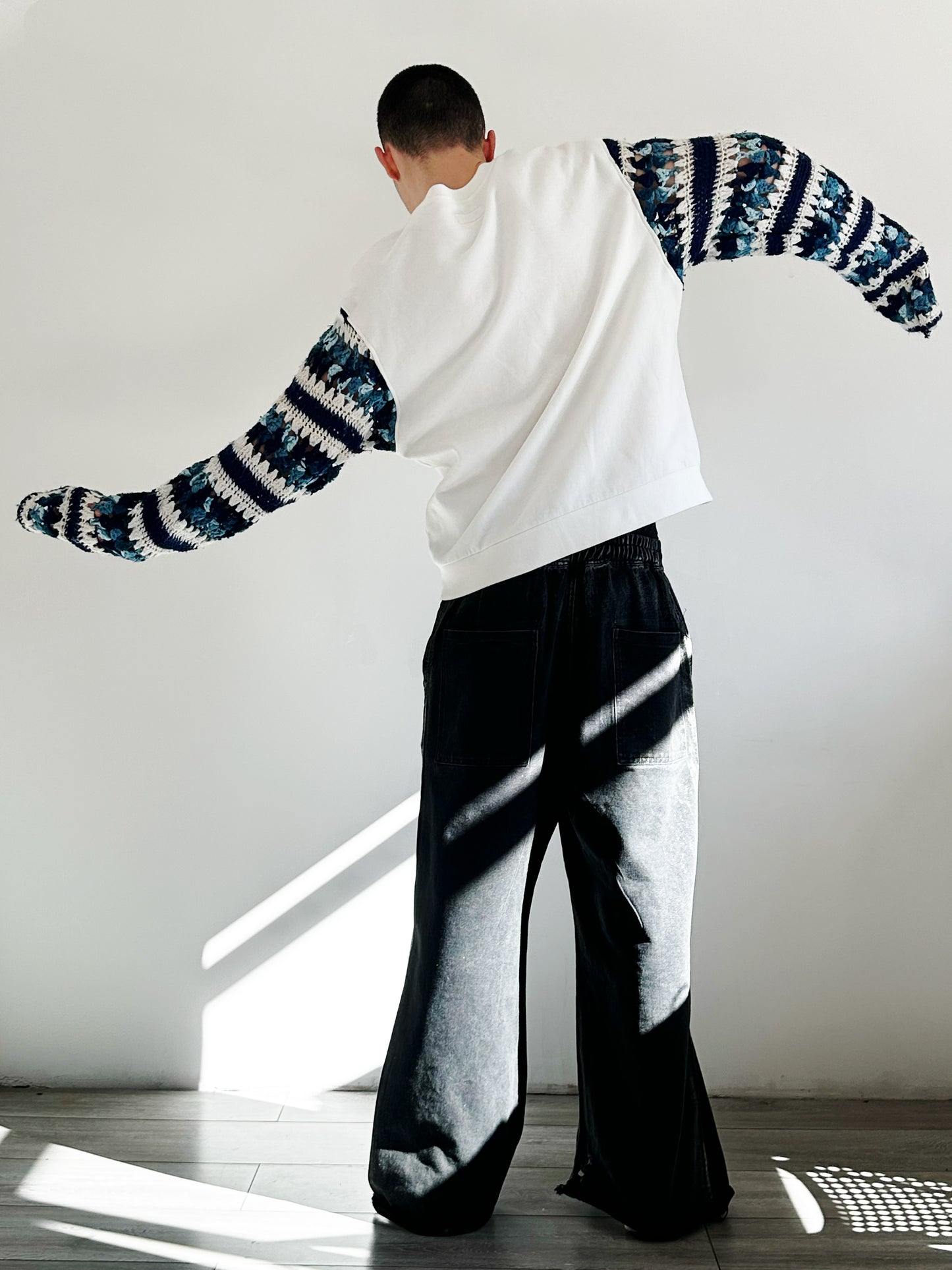 CROCHET CREWNECK {M}